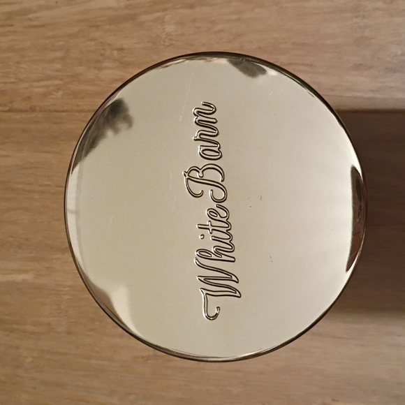 White Barn Candle - Picture 3 of 4